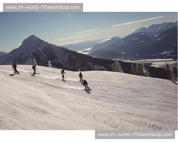 滑雪球队：在白雪之上追逐速度与梦想